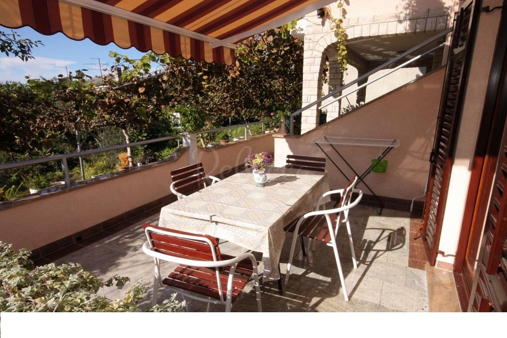 Palazzina, 330 m2, vista mare, Fasana