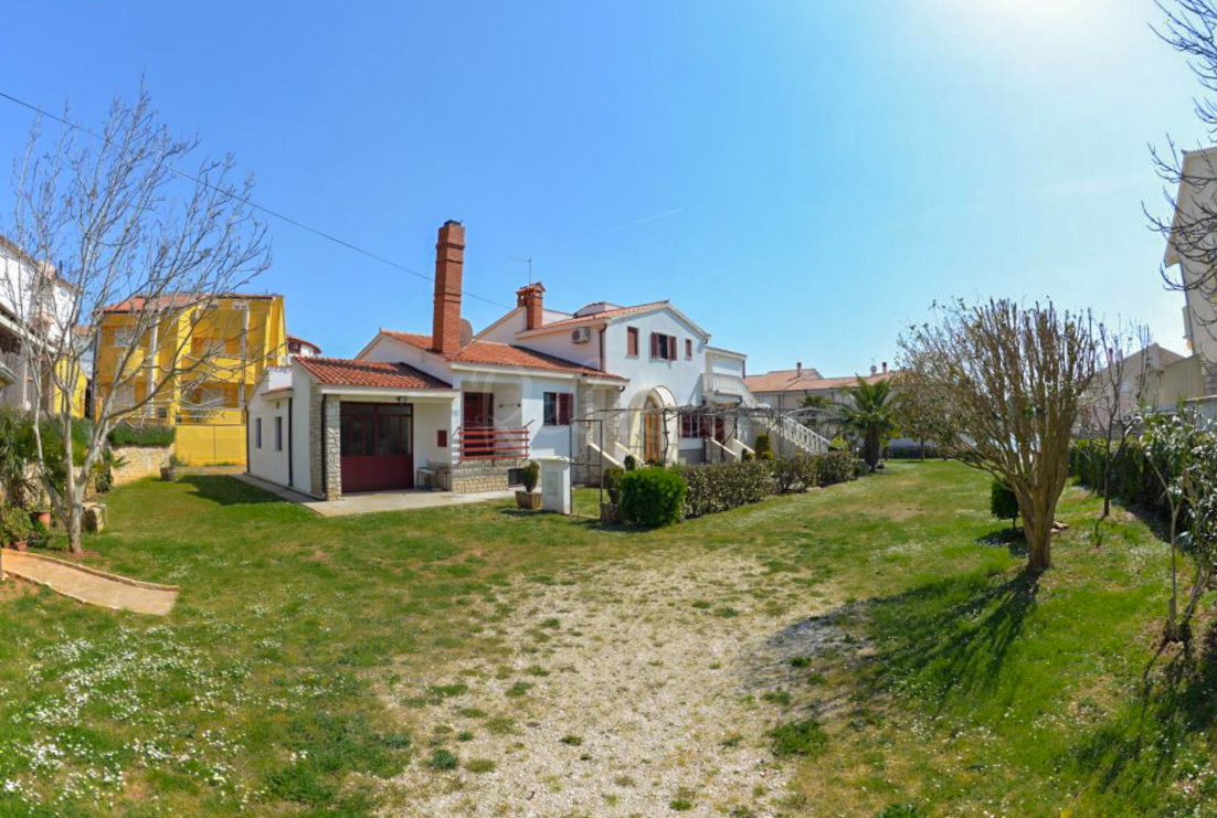 Casa con 6 appartamenti, taverna e Kažun