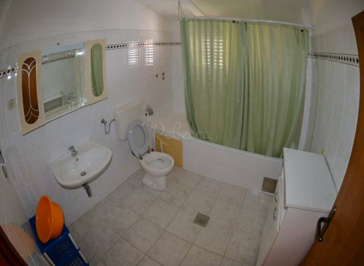 Casa con 6 appartamenti, taverna e Kažun