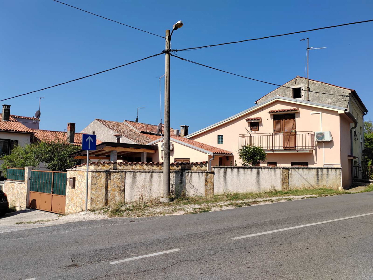 Pola, Busoler, casa con giardino