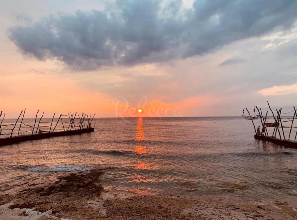 Umago, Bašanija, villa di lusso con piscina e sauna, seconda fila al mare!