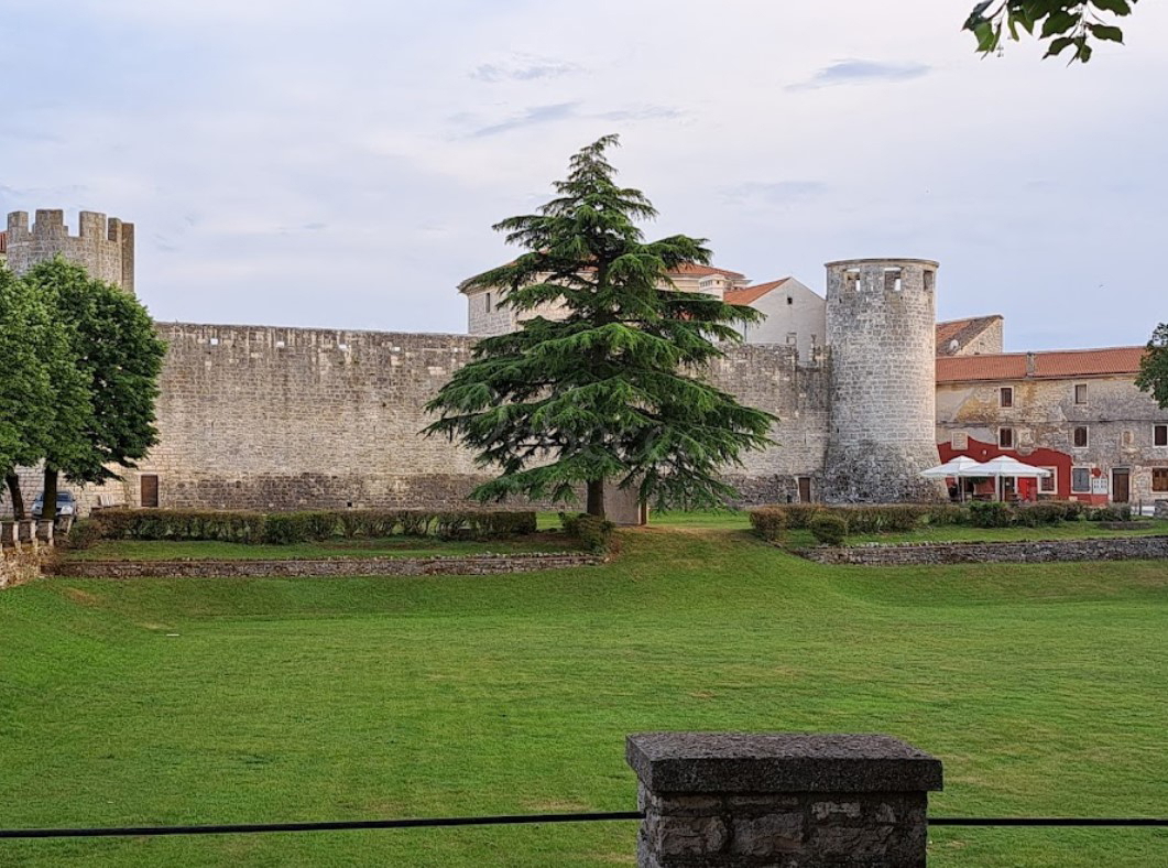 Istria, Sanvincenti, lussuosa villa in pietra con piscina, vista mare