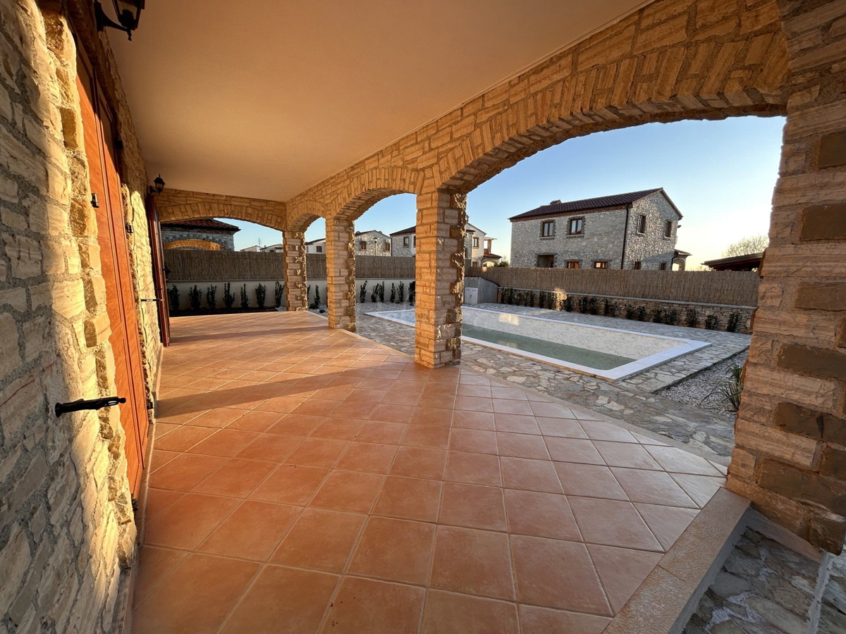 Istria, Sanvincenti, lussuosa villa in pietra con piscina, vista mare