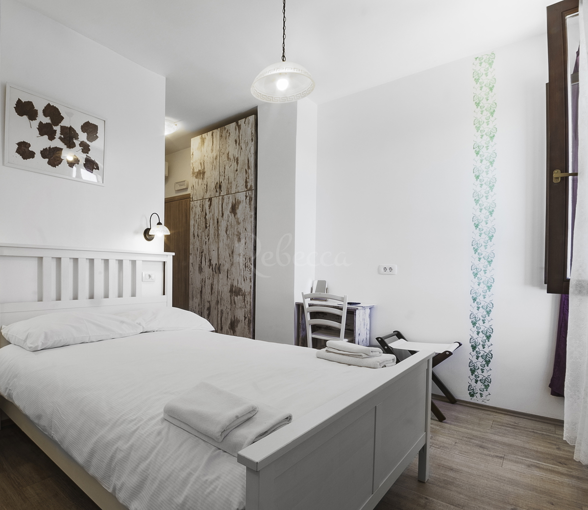 Fabbricato residenziale-commerciale-ricettivo con terreno edificabile