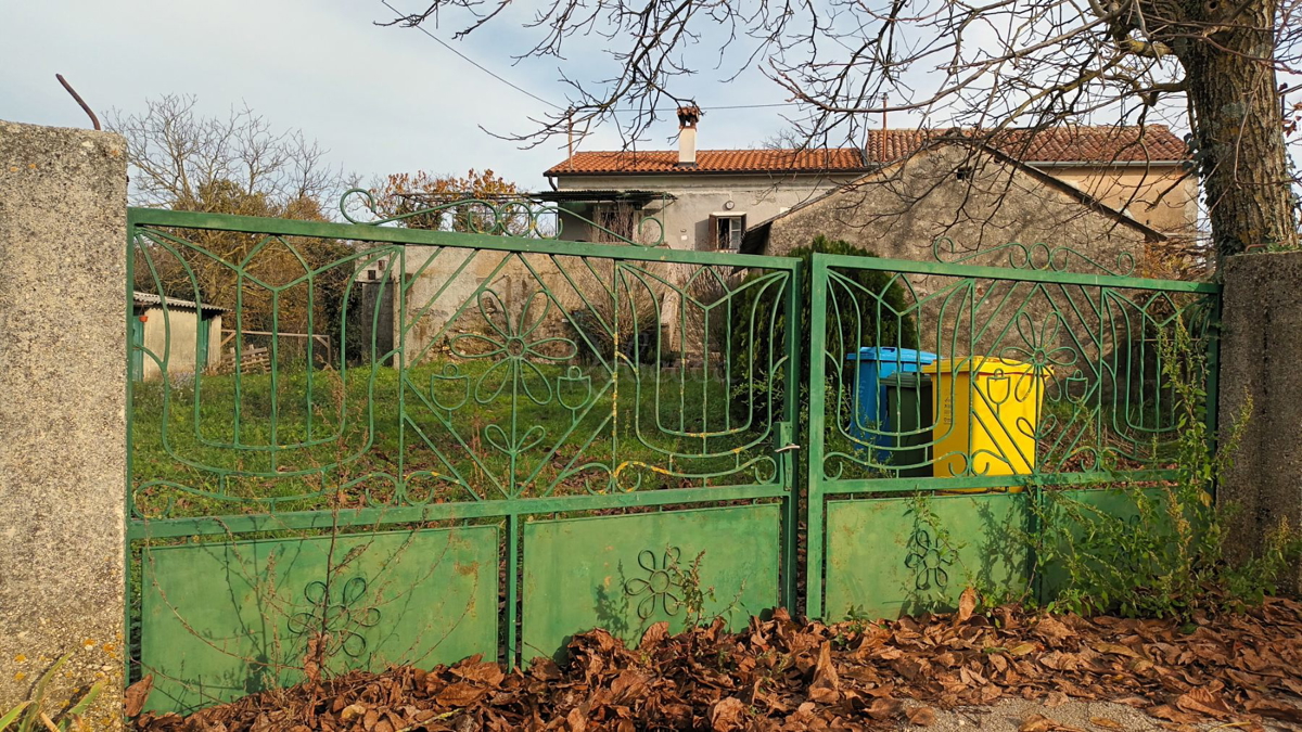 Pisino, dintorni: Casa con giardino