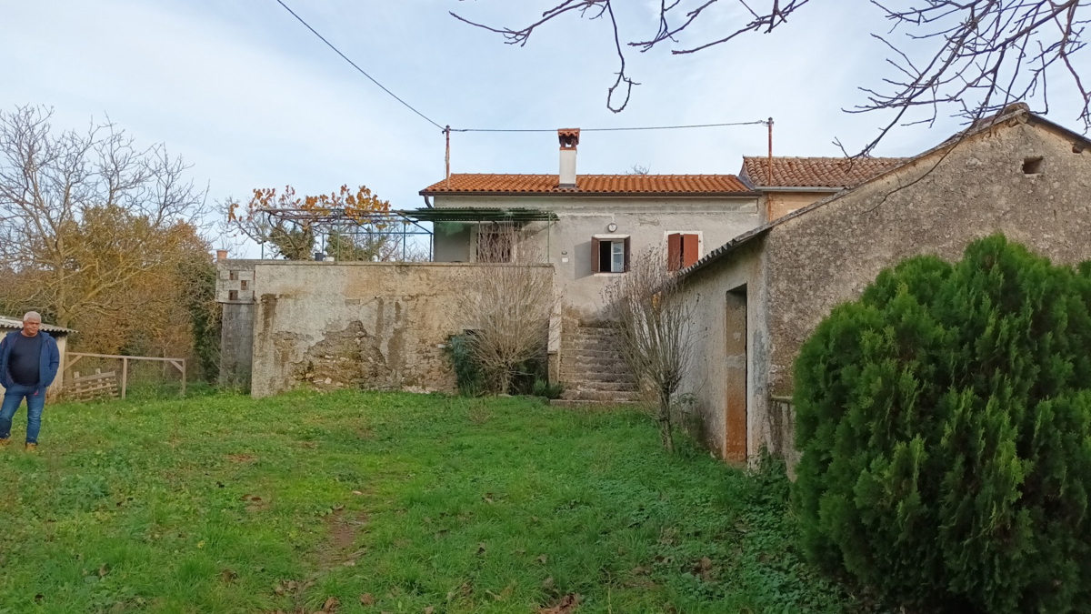 Pisino, dintorni: Casa con giardino