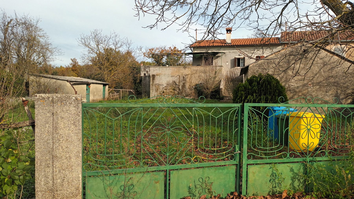 Pisino, dintorni: Casa con giardino