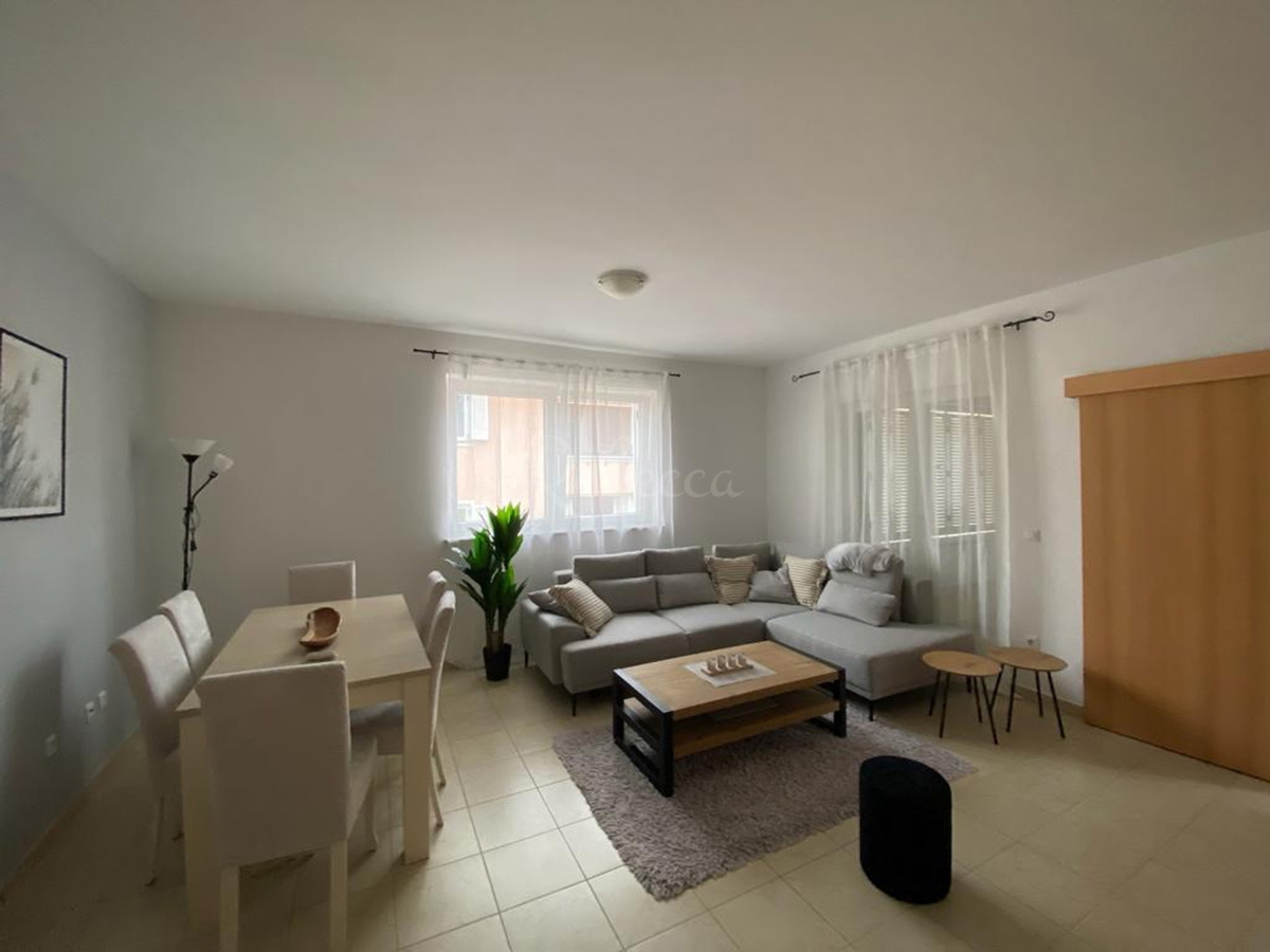 Pula, Valdebek, bilocale 84 m2, completamente arredato