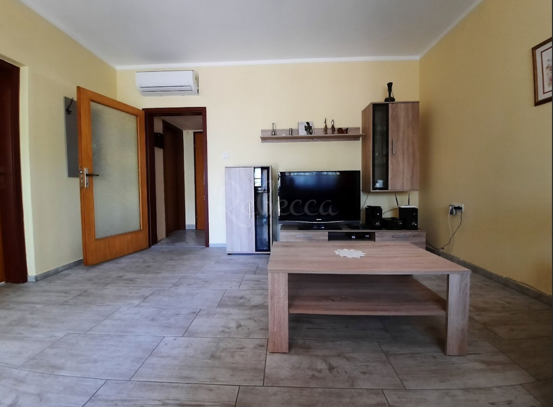 Casa bifamiliare, 150 m2, vicino al mare. Premantura