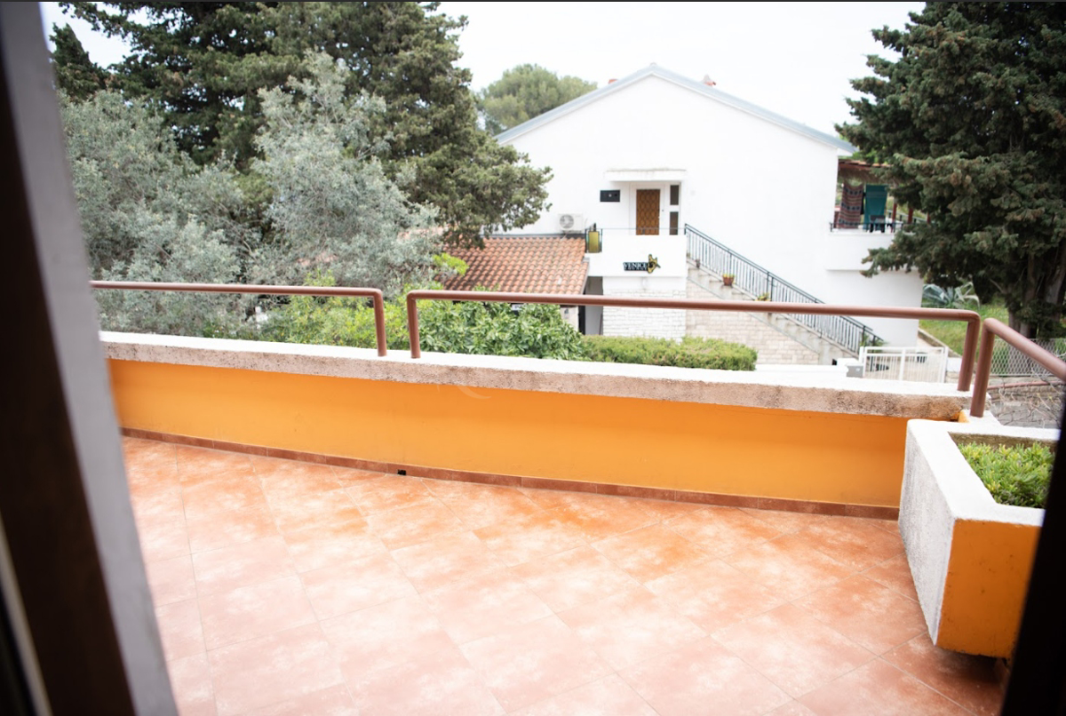 Casa bifamiliare, 150 m2, vicino al mare. Premantura