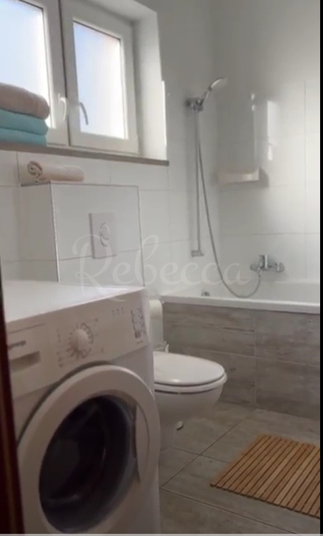 Casa bifamiliare, 150 m2, vicino al mare. Premantura
