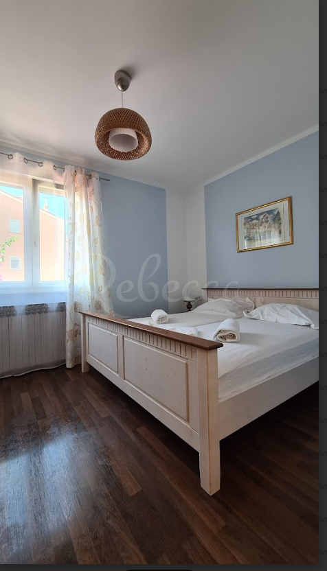 Casa bifamiliare, 150 m2, vicino al mare. Premantura