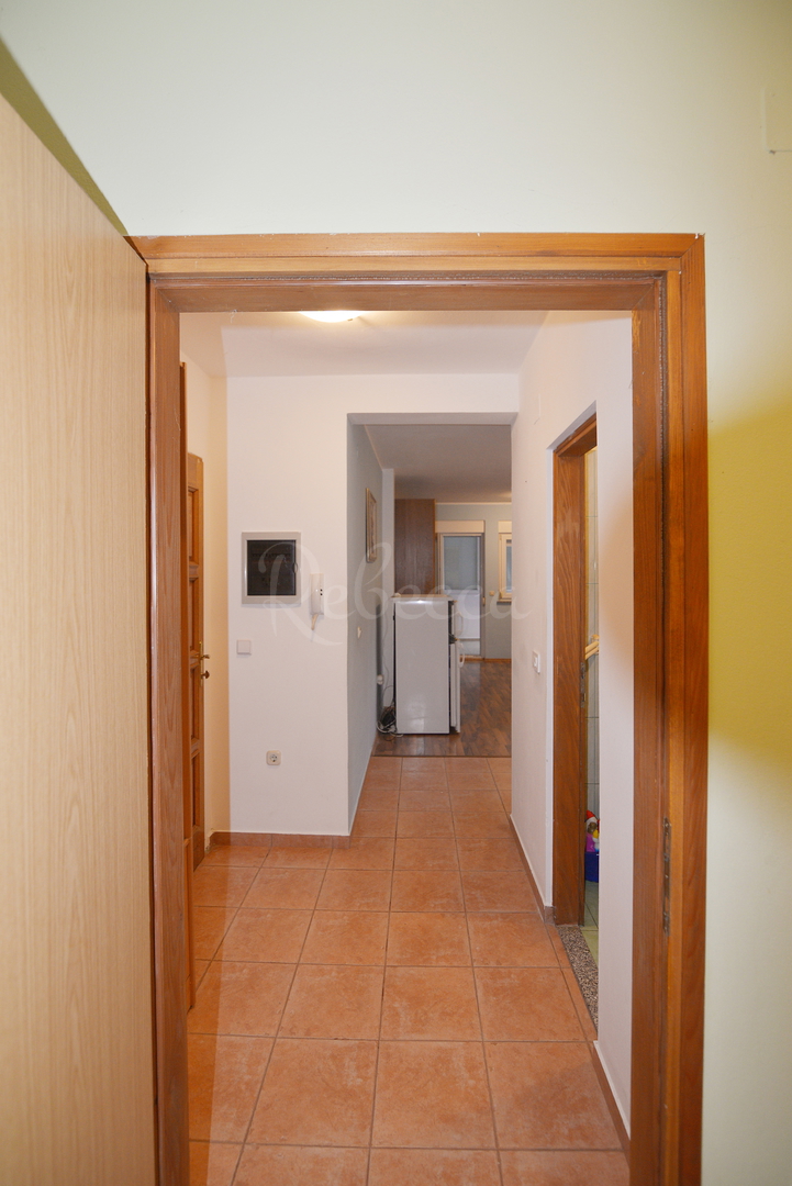 Appartamento 40 m2, piano terra, parcheggio, vicino a Pola