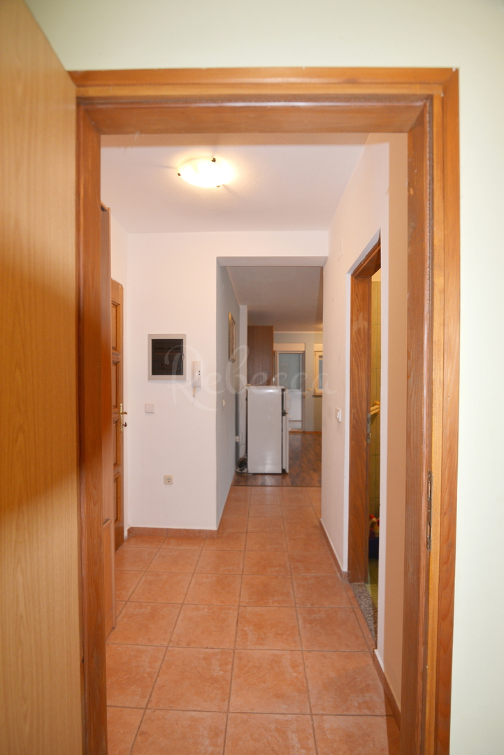 Appartamento 40 m2, piano terra, parcheggio, vicino a Pola