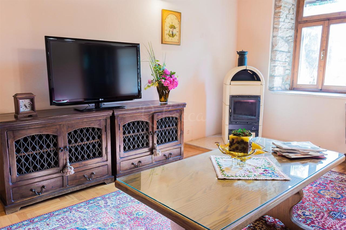 VILLA NATIVA RISTRUTTURATA A ŠIŠAN