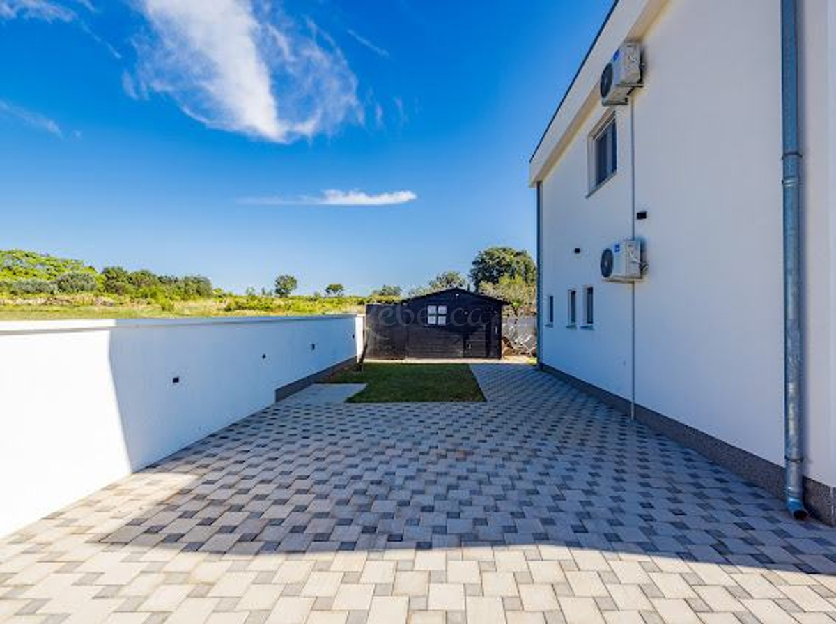 Nuova costruzione con piscina e vista sui Brioni – Casa in vendita a Galižana
