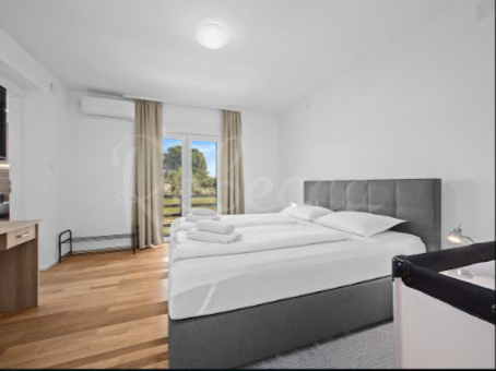 Nuova costruzione con piscina e vista sui Brioni – Casa in vendita a Galižana