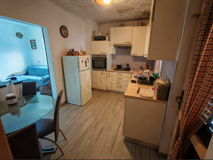 Casa a piano terra, 150 m2, cortile, garage, Pola