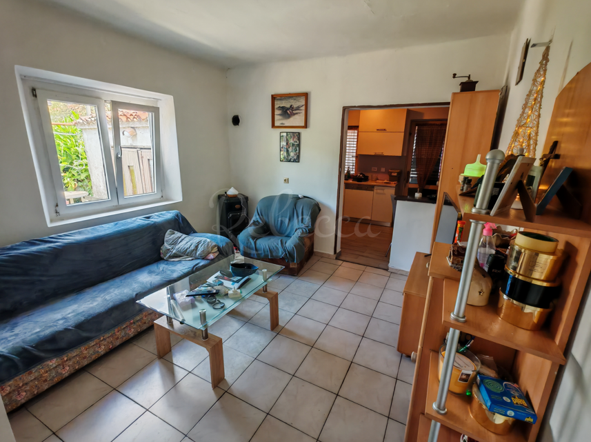 Casa a piano terra, 150 m2, cortile, garage, Pola