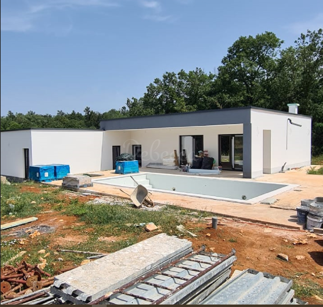 Moderna casa a un piano, 145m2, piscina, vicino a Labin