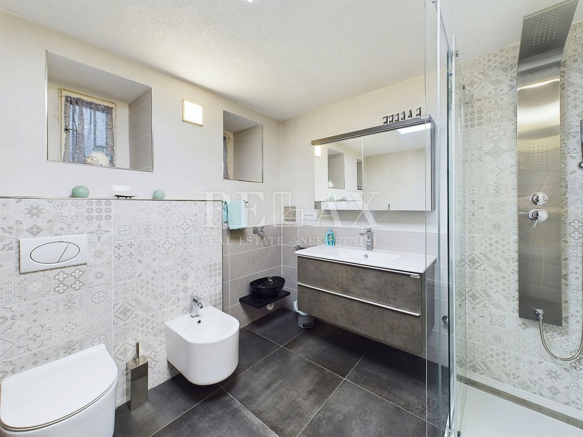 Dramalj - Casa di pietra ristrutturata con vista