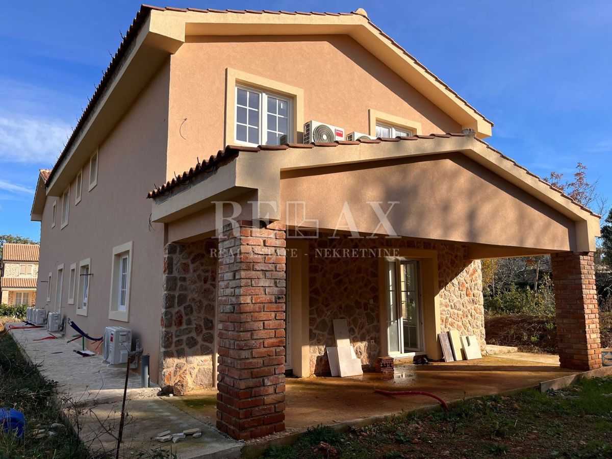 Krk, Risika - splendida casa in pietra