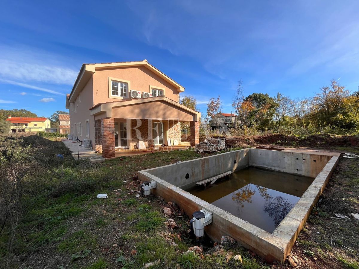 Krk, Risika - splendida casa in pietra