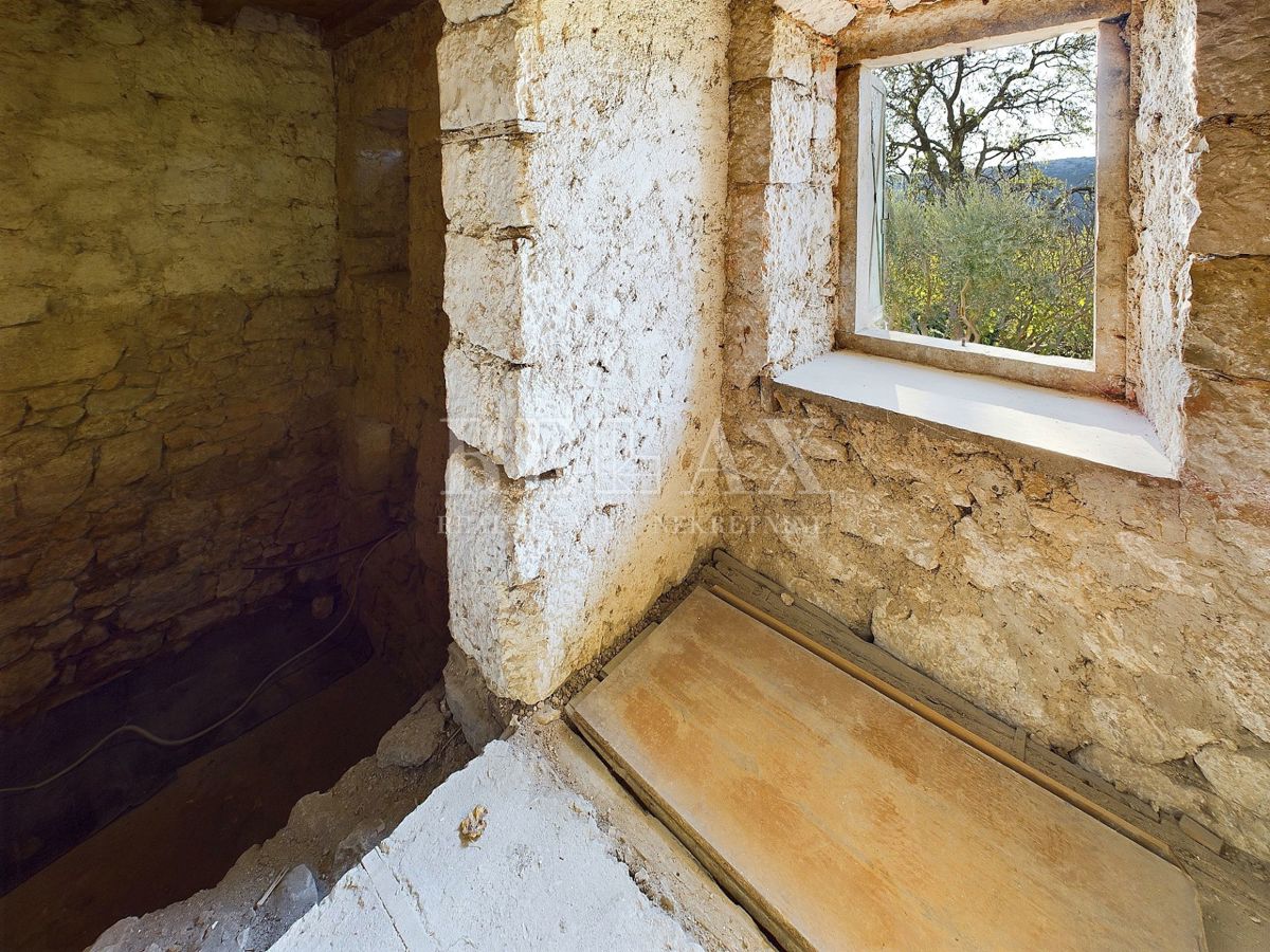 Bribir - casa in pietra da ristrutturare con vista