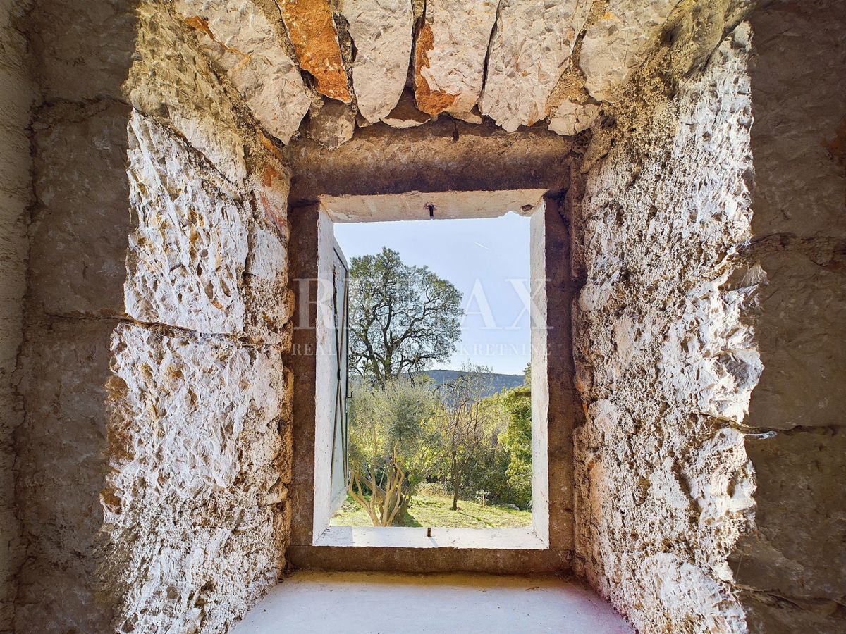 Bribir - casa in pietra da ristrutturare con vista