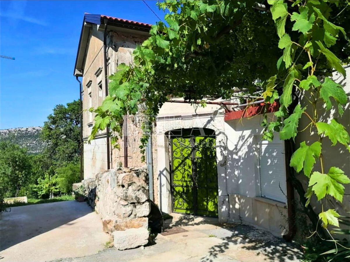 Bribir - casa in pietra da ristrutturare con vista