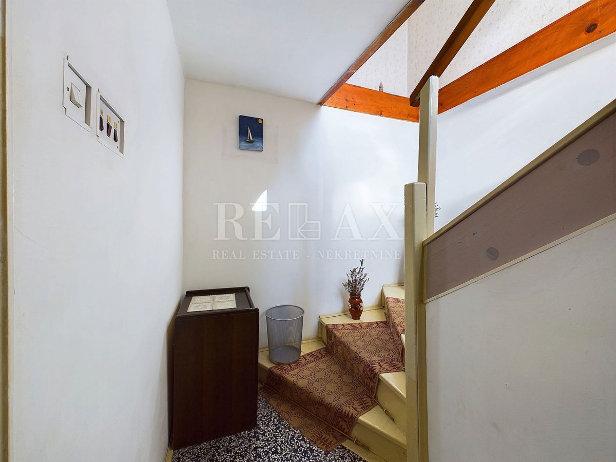 Novi Vinodolski - casa in pietra in una buona posizione