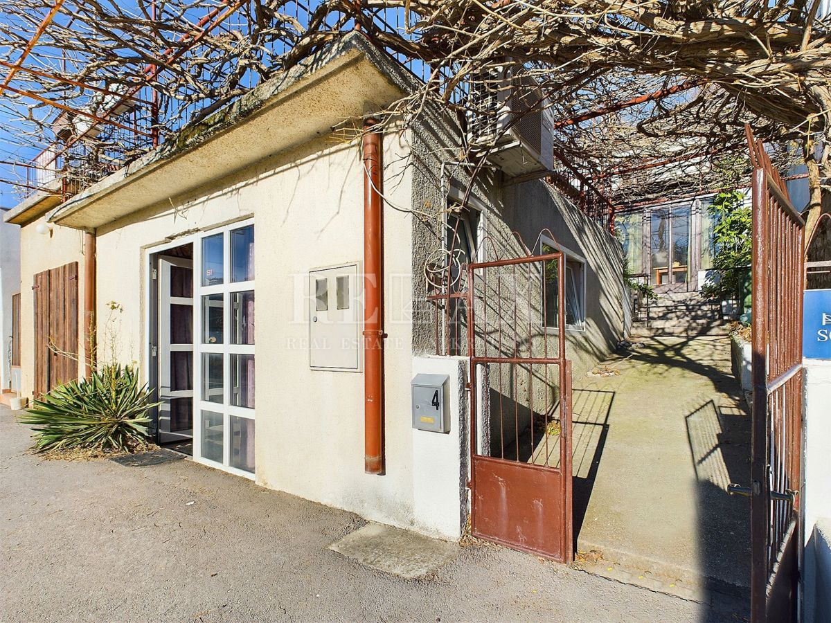 Novi Vinodolski - casa in pietra in una buona posizione