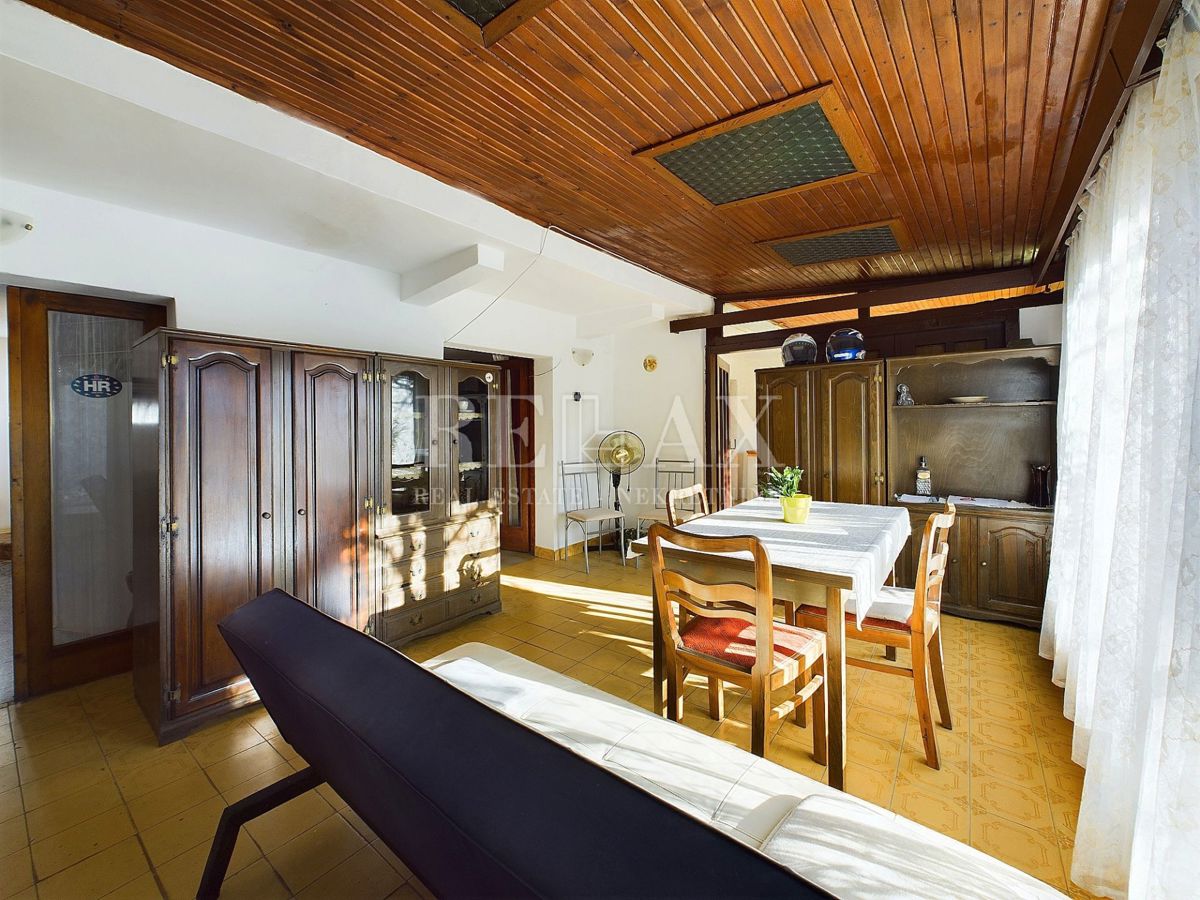 Novi Vinodolski - casa in pietra in una buona posizione