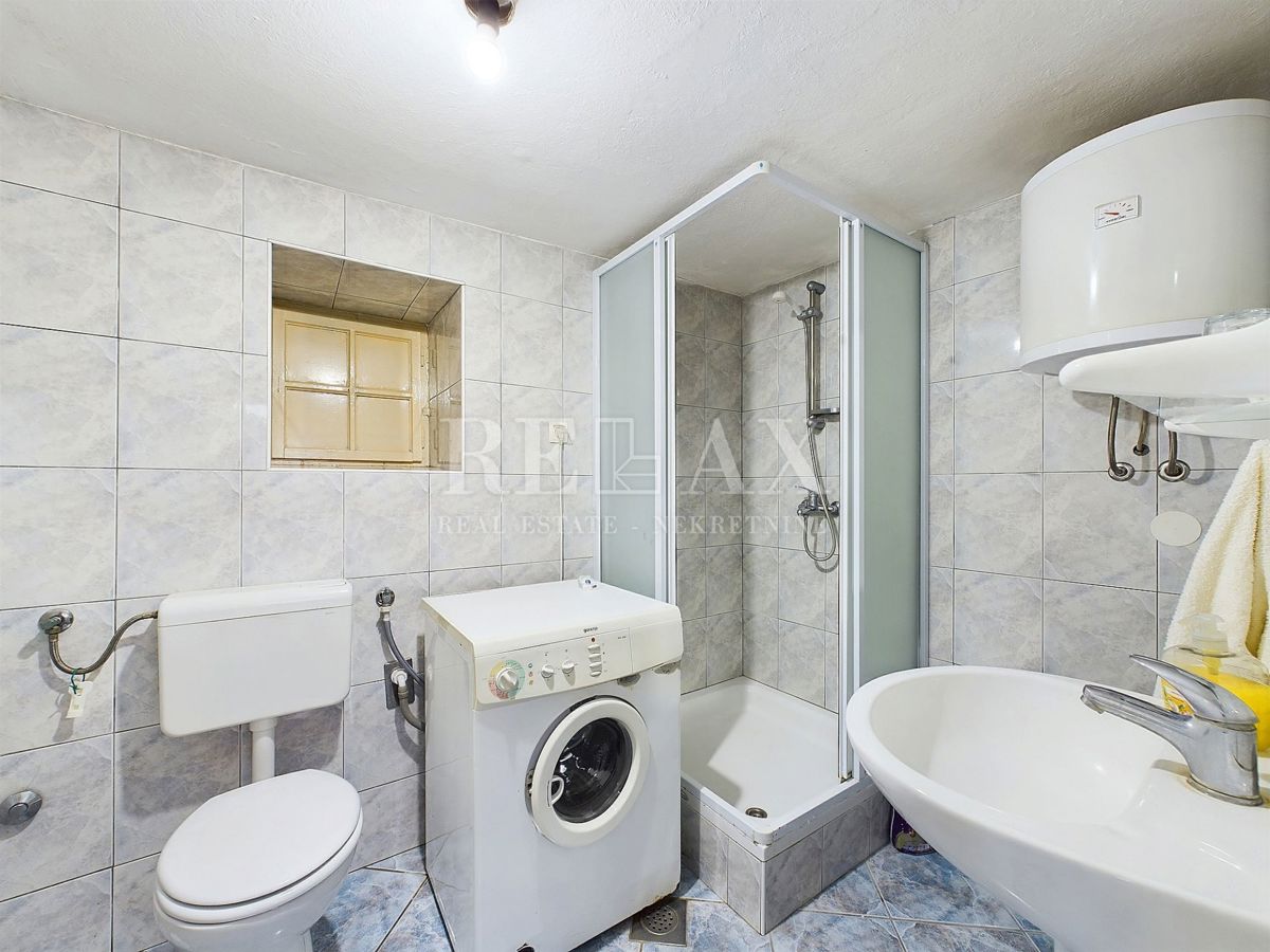 Novi Vinodolski - casa in pietra in una buona posizione