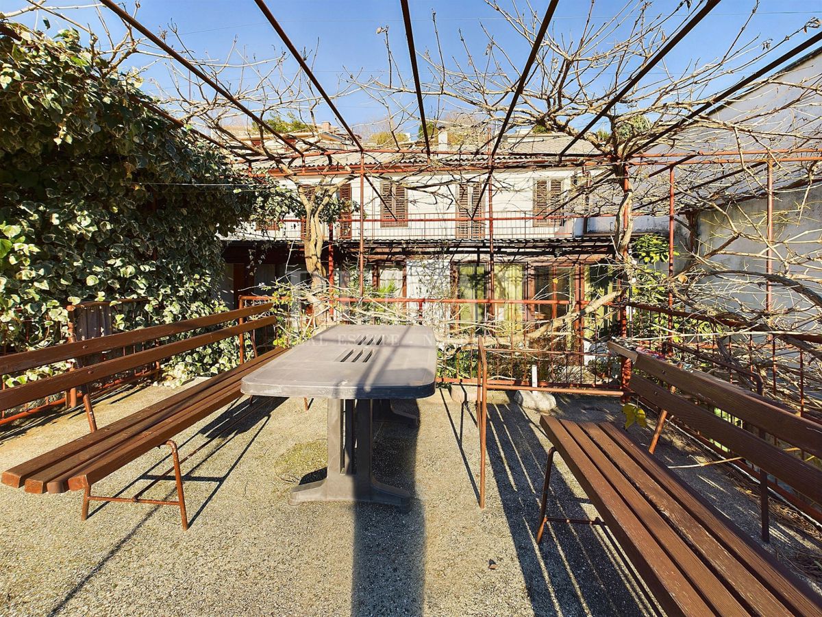 Novi Vinodolski - casa in pietra in una buona posizione