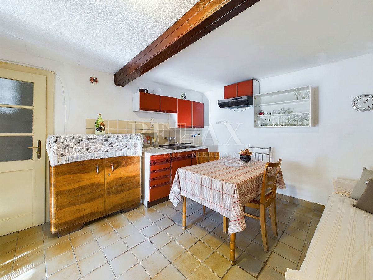 Novi Vinodolski - casa in pietra in una buona posizione