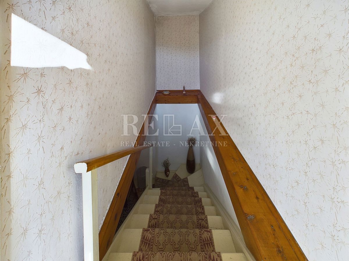 Novi Vinodolski - casa in pietra in una buona posizione