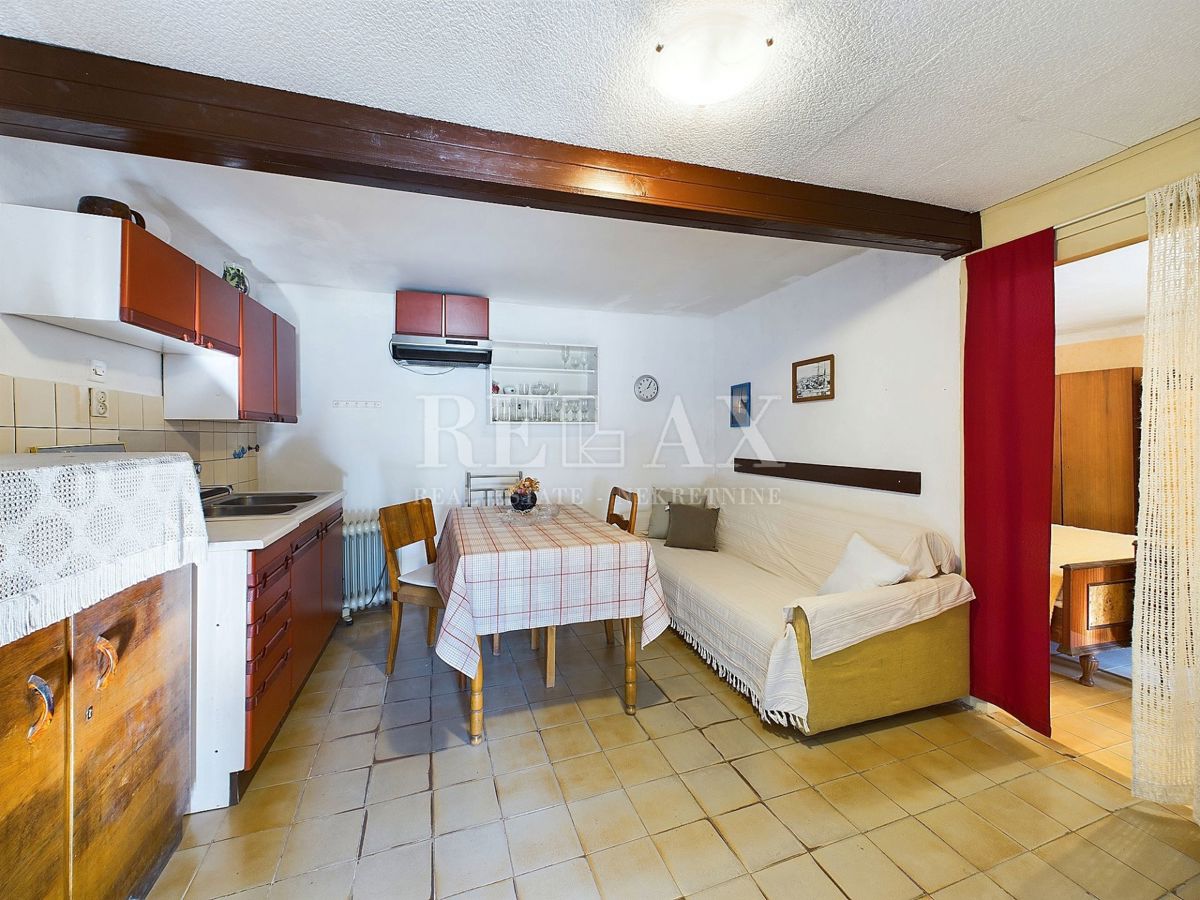 Novi Vinodolski - casa in pietra in una buona posizione