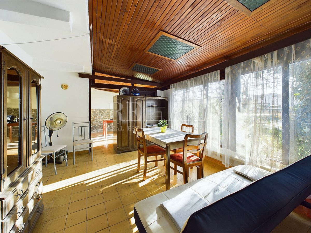 Novi Vinodolski - casa in pietra in una buona posizione