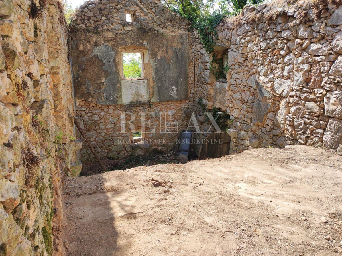 Hreljin - antico con terreno