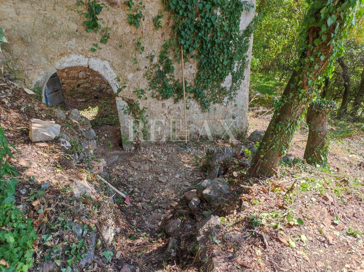 Hreljin - antico con terreno