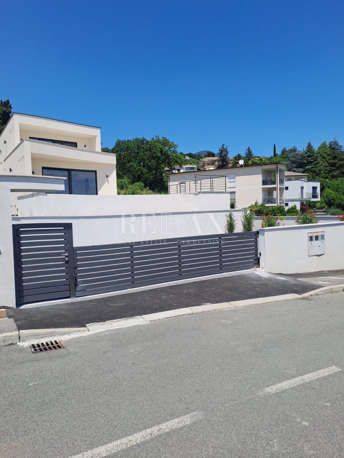 Lovran - appartamento in un nuovo edificio con piscina