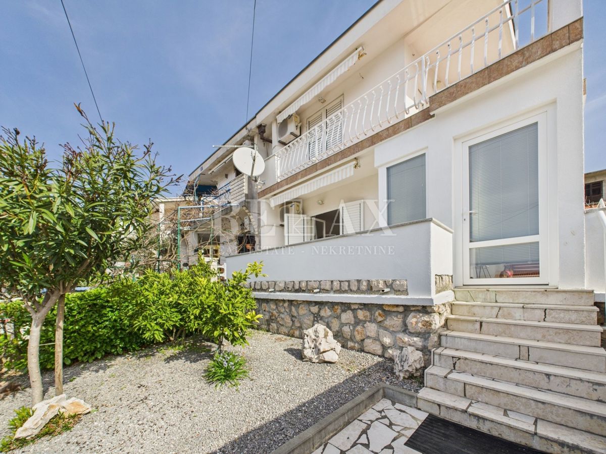 Novi Vinodolski - casa seconda fila al mare