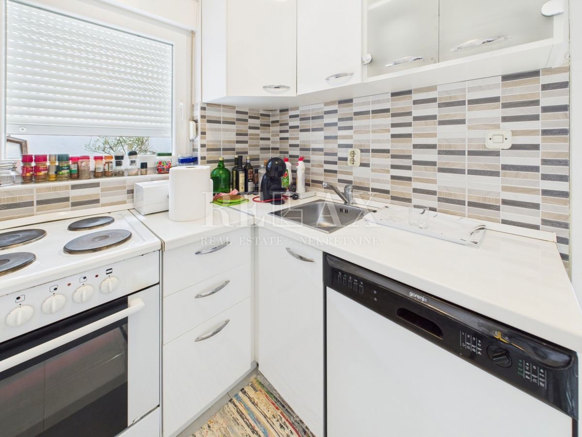 Novi Vinodolski - casa seconda fila al mare