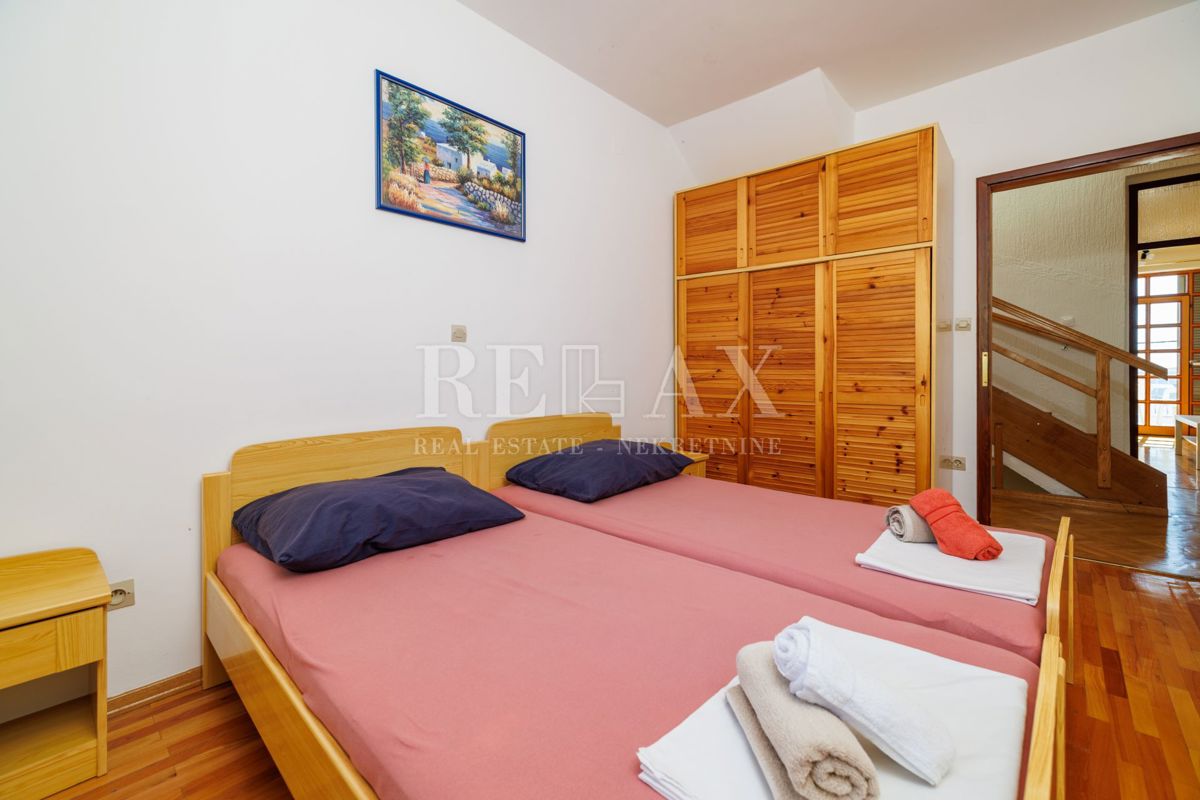 Crikvenica - spaziosa proprietà con piscina