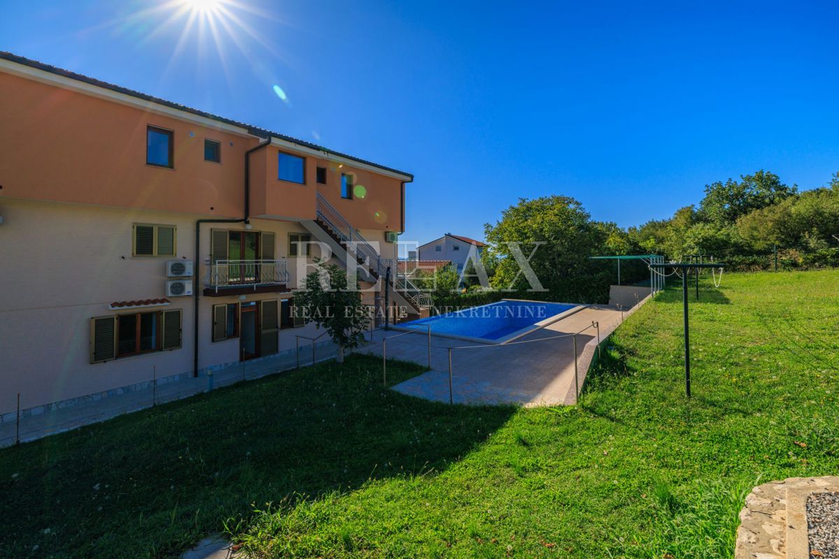 Crikvenica - spaziosa proprietà con piscina