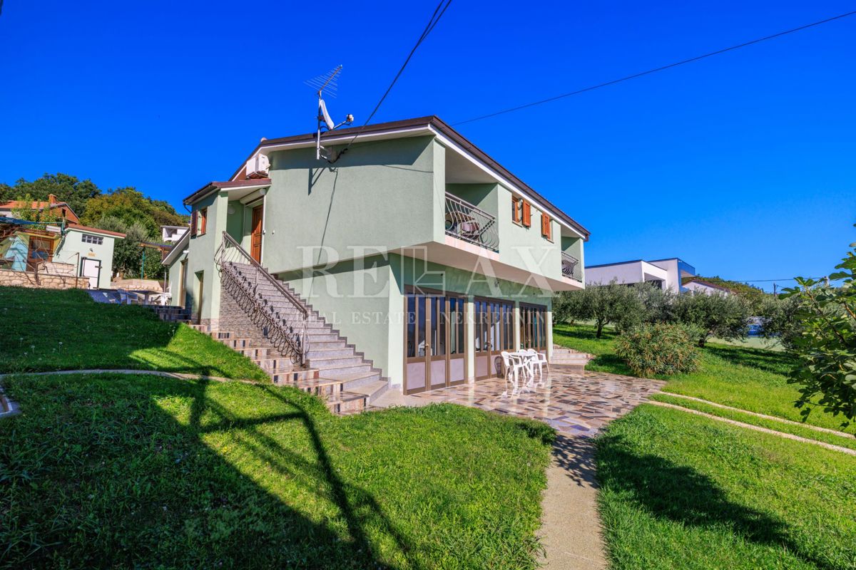 Crikvenica - spaziosa proprietà con piscina