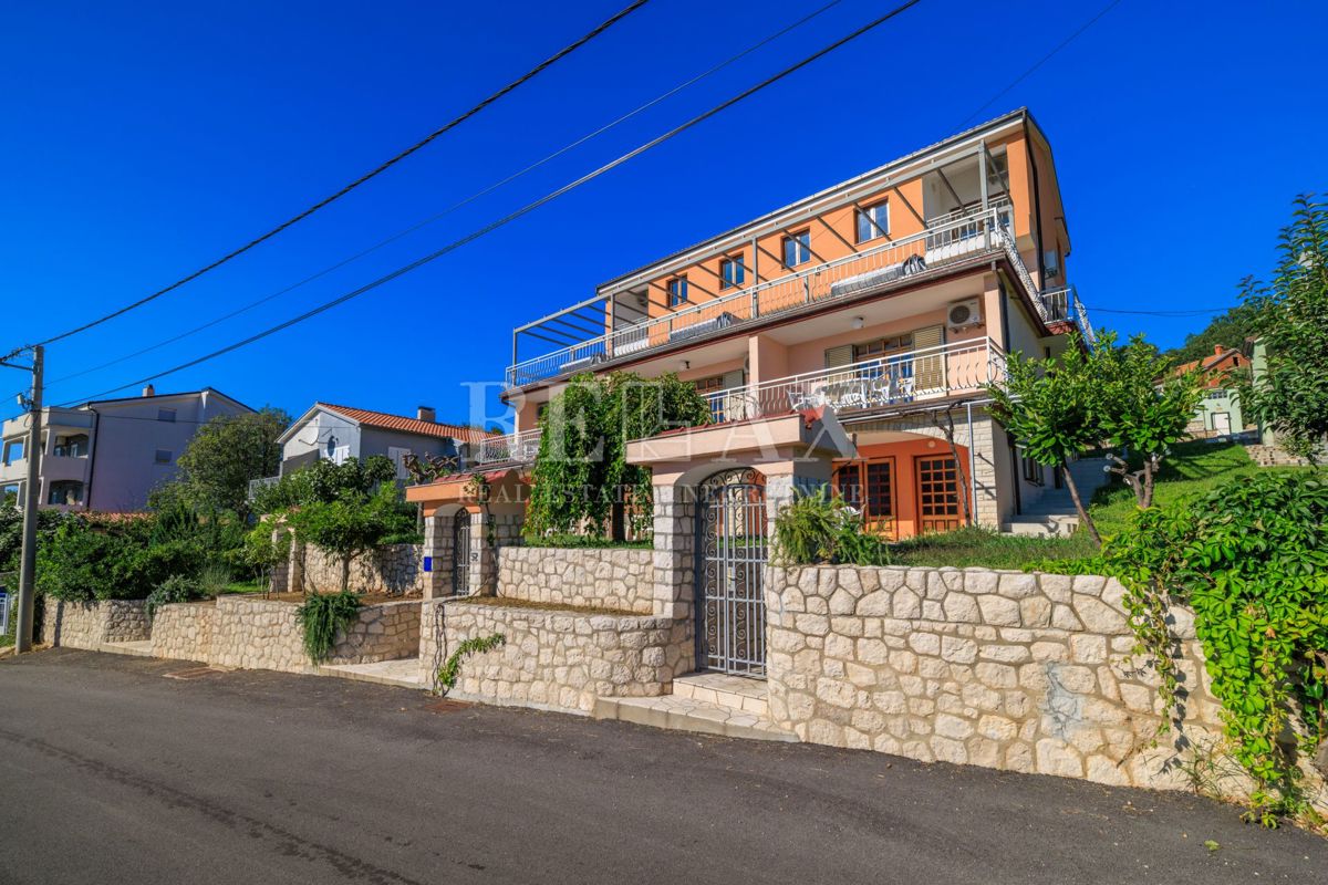 Crikvenica - spaziosa proprietà con piscina