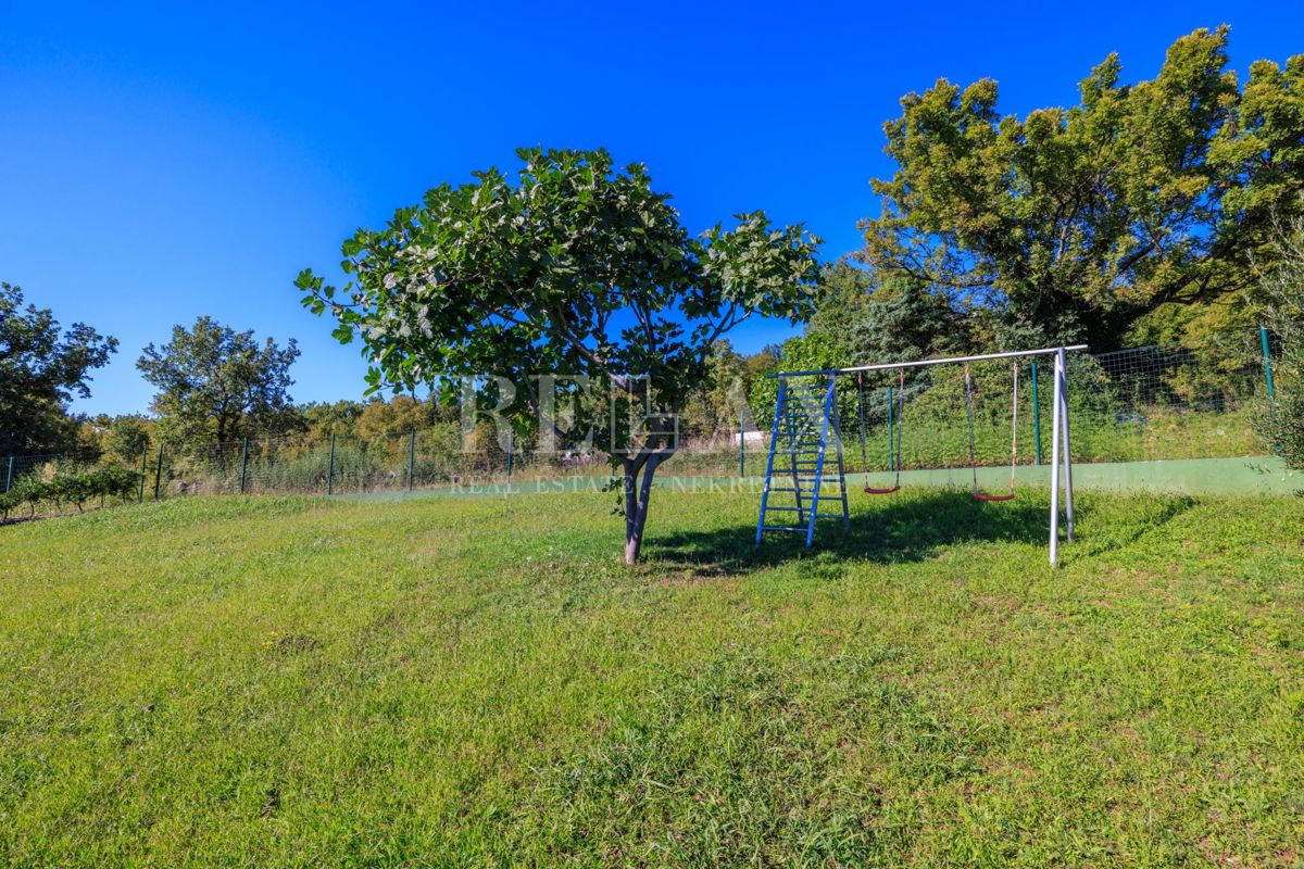 Crikvenica - spaziosa proprietà con piscina