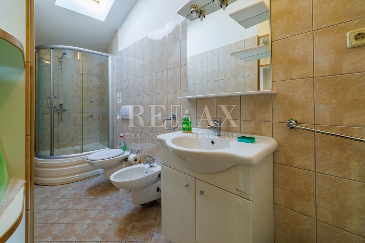 Crikvenica - spaziosa proprietà con piscina